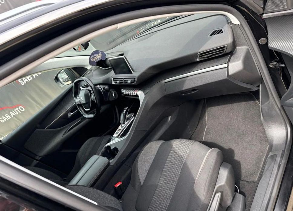 Peugeot 3008 2019 benzină, 7.600 € — imagine 4