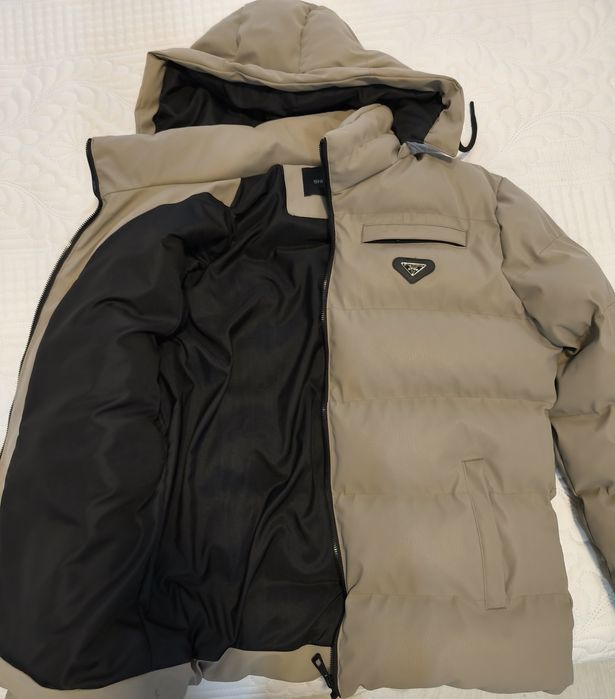 Ново бежово яке.