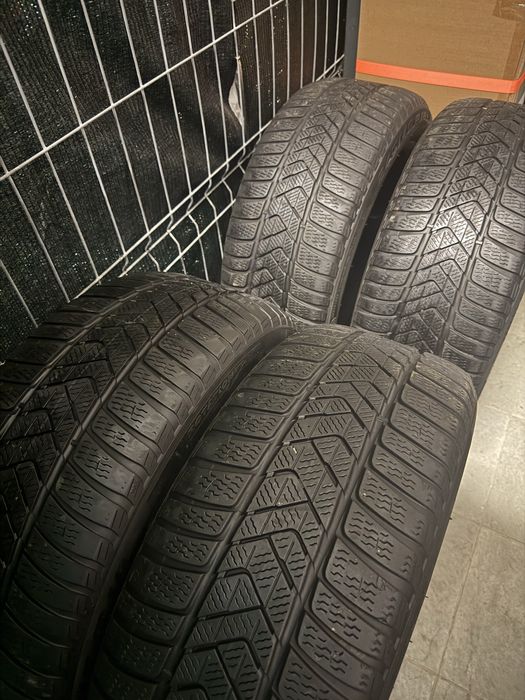 Anvelope/cauciucuri iarna 245/45R18 Pirelli Sottozero 3 RFT