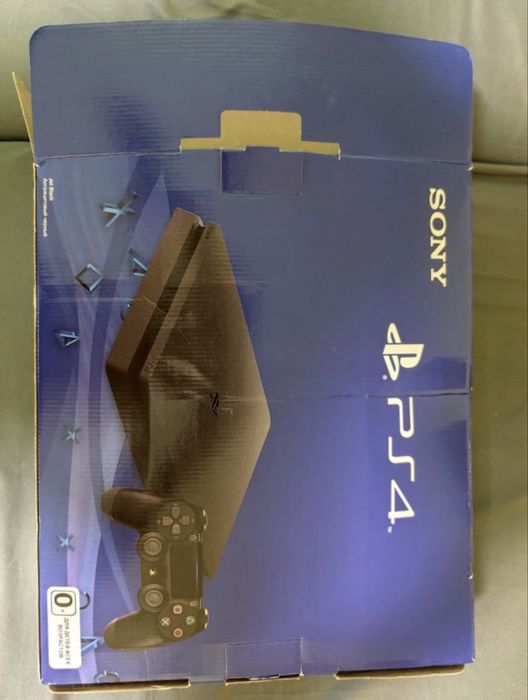 Продам приставку PS4