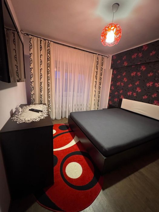 Inchiriez apartament 3 camere zona ultracentrala Pascal, mun.Roman