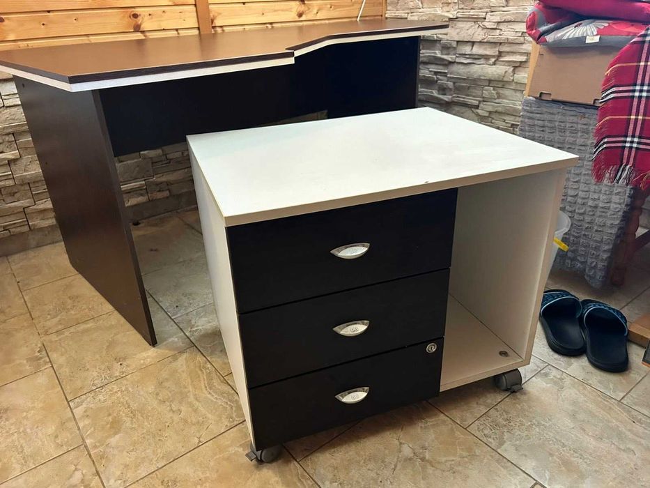 Офис бюро и шкаф / заедно или отделно/