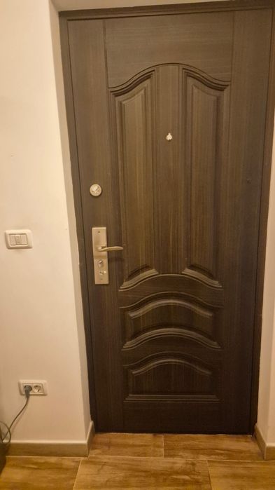 Închiriez apartament