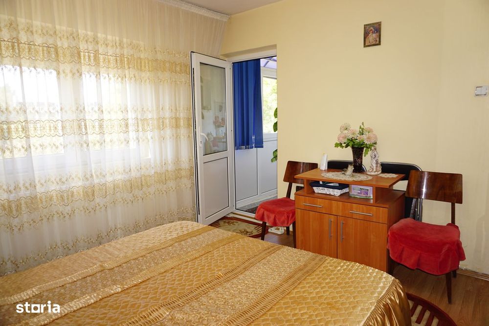 Apartament cu 4 camere si centrala termica-etajul 2/4