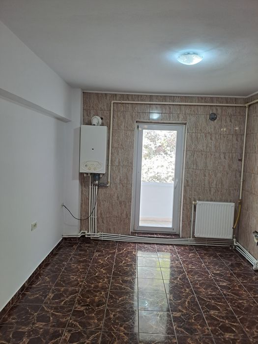 Vând apartament trei camere etaj 2,zonă rezidențială  Piatra Neamț