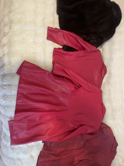 Haine din piele si blana naturala.