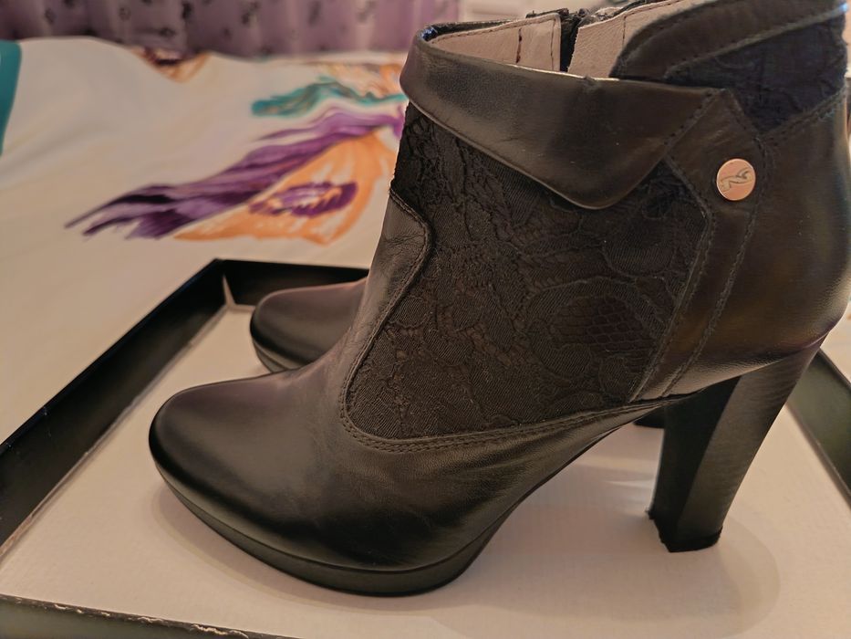 Botine din piele naturală