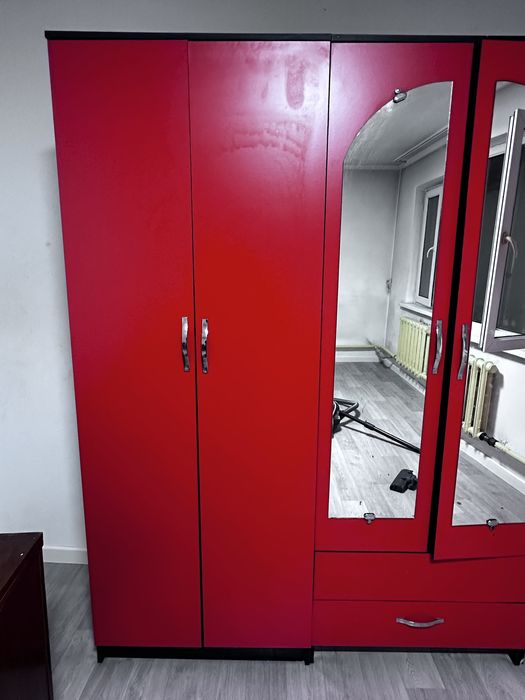 Шкаф 1.2м2м красный