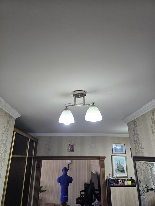 Продам люстры 3 шт