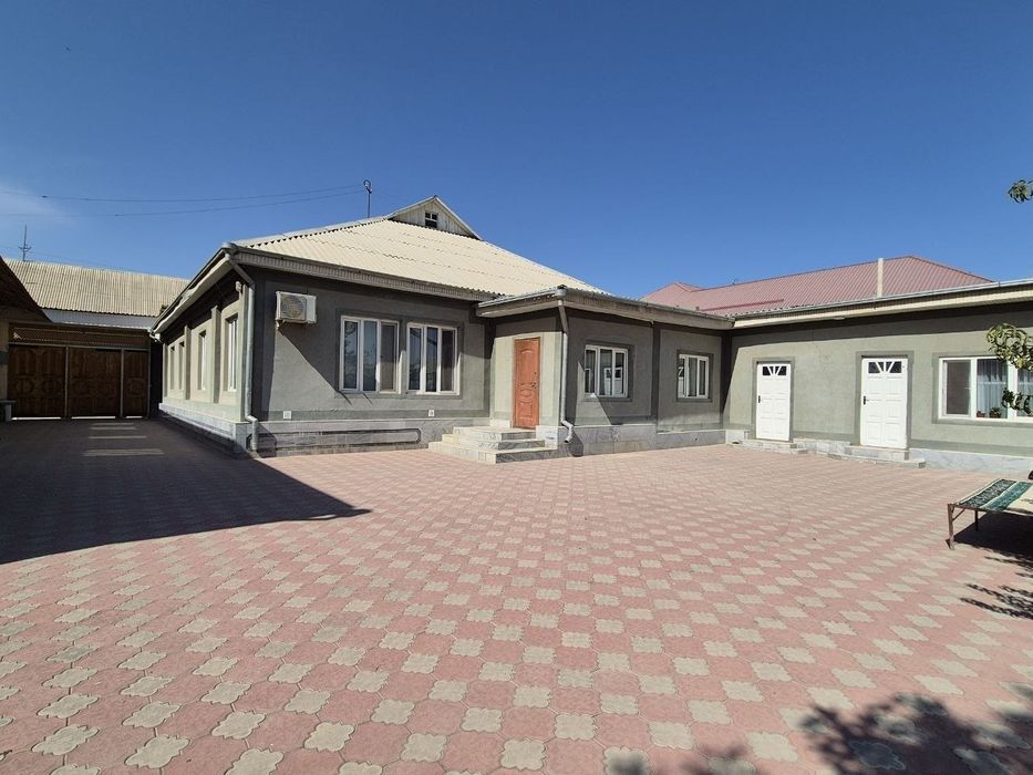 Guliston sh. nufuzli Boy mahallada 20 sotixli hovli