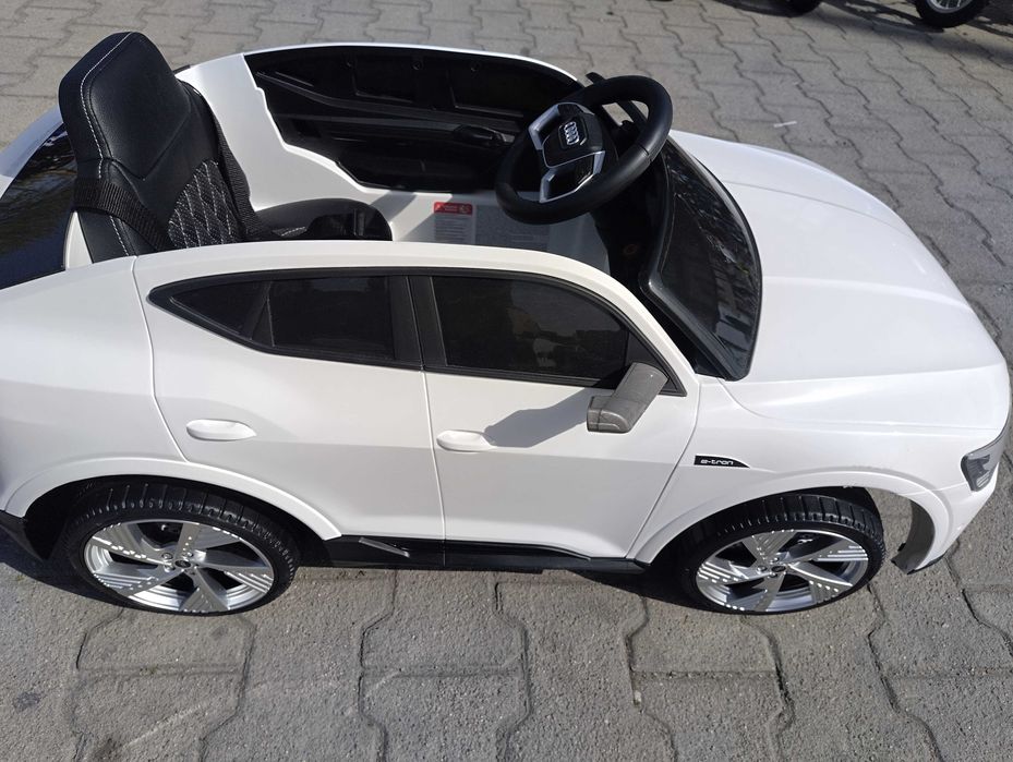 AUDI Акумулаторен джип Audi Sportback