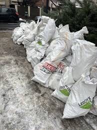 Debarasat moloz si mobila veche