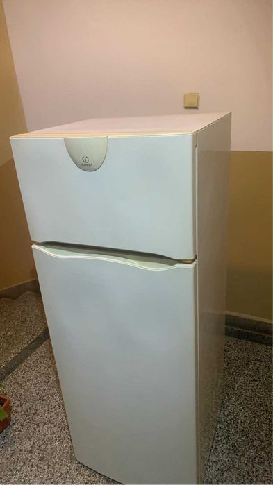 Хладилник с горна камера  Indesit