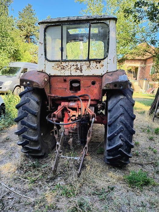 Продавам трактор Беларус