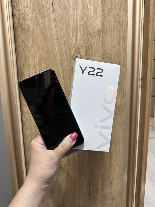 Телефон Vivo Y22
