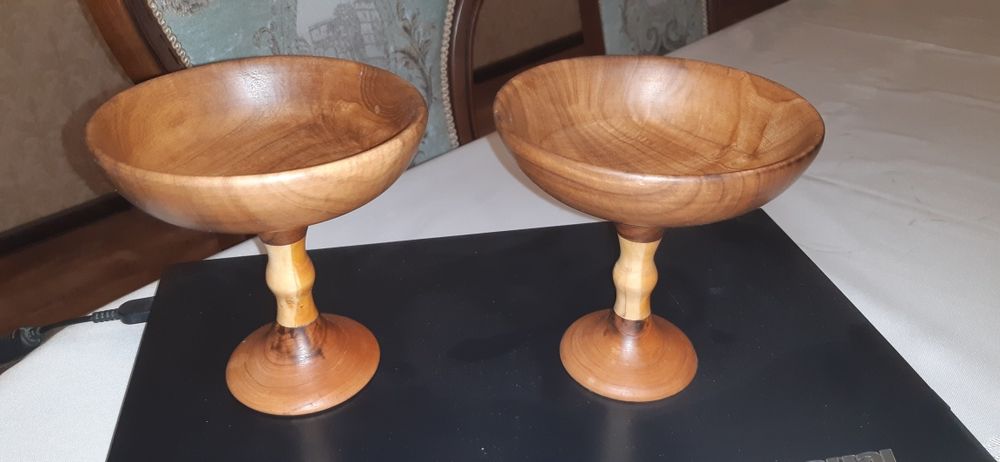 Продаются изделия из твёрдых пород дерева и принимаются на заказ