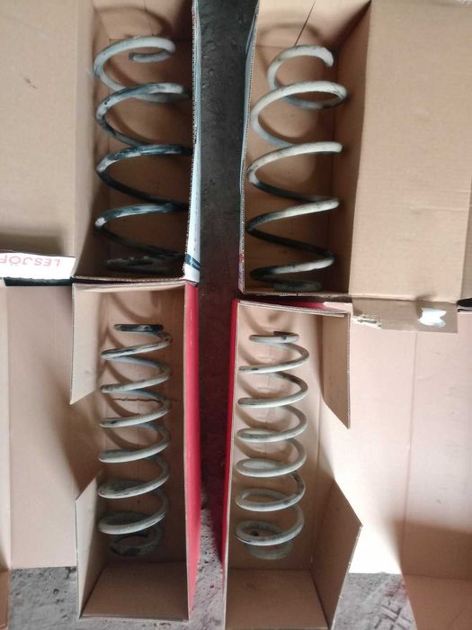 Оригинални пружини голф 5 +