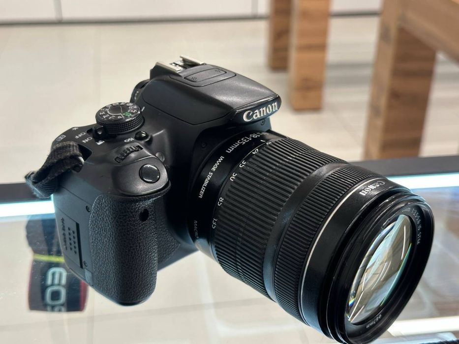 Canon EOS | 700D