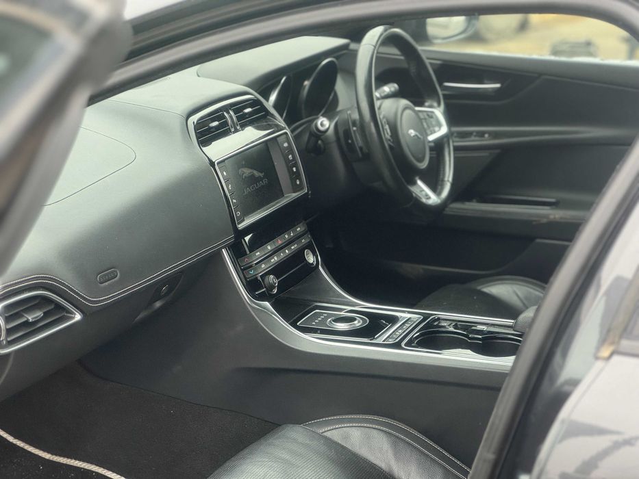 Dezmembrez Jaguar XE 2.0 2016