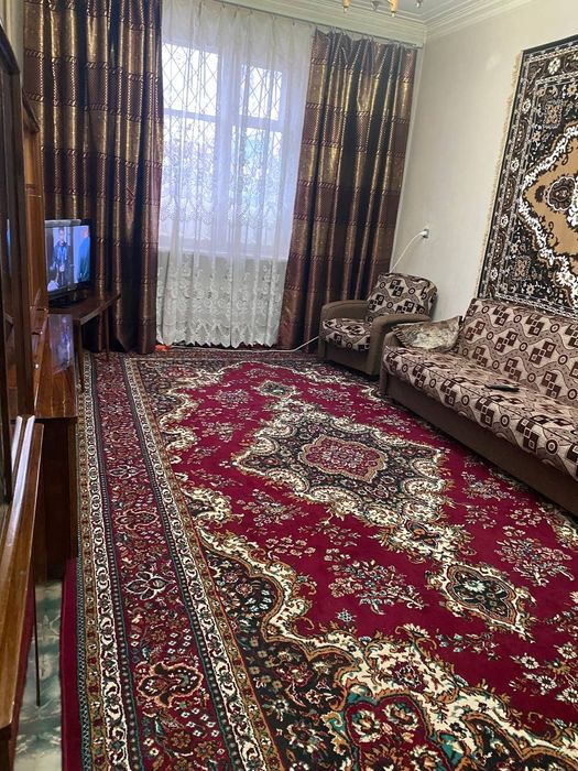 Продаётся квартира  под нежилое ( в доль дороги)