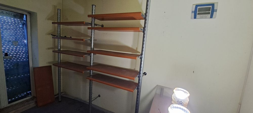 Стелажи за магазин