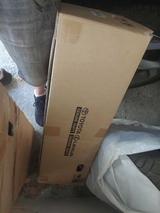 Заден ляв амортисьор въздушен Lexus RX300 RX330 RX400H