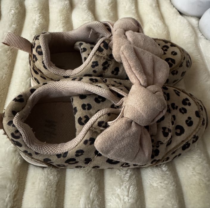 Adidasi fetite marimea 23 / 2-3 ani