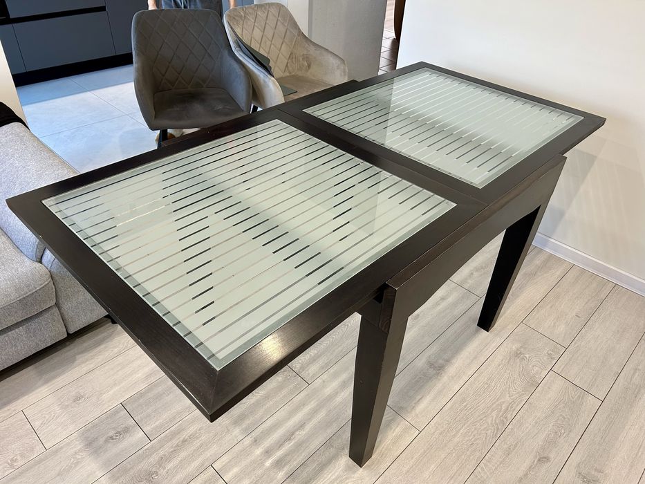 Разтегателна трапезна маса от масив и закалено стъкло 90х90см