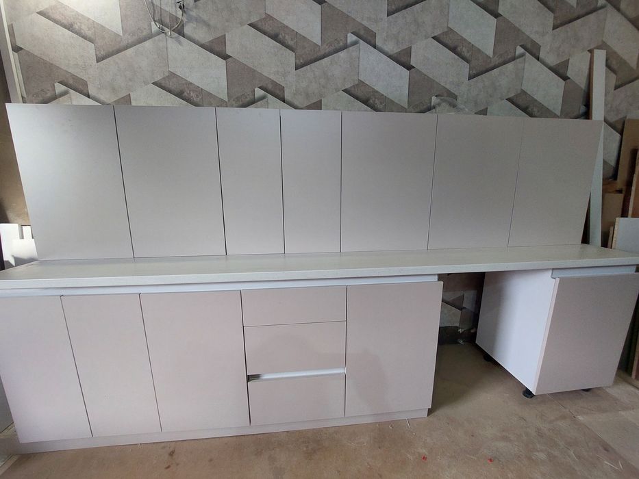 Новый кухонный гарнитур  2.м ,2,5м ,3м