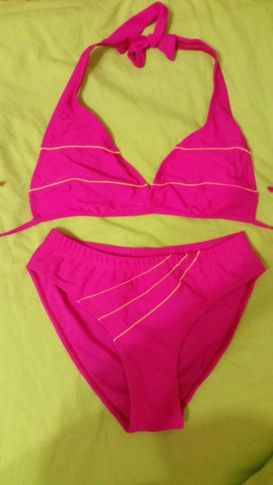 Продавам чисто нови бански