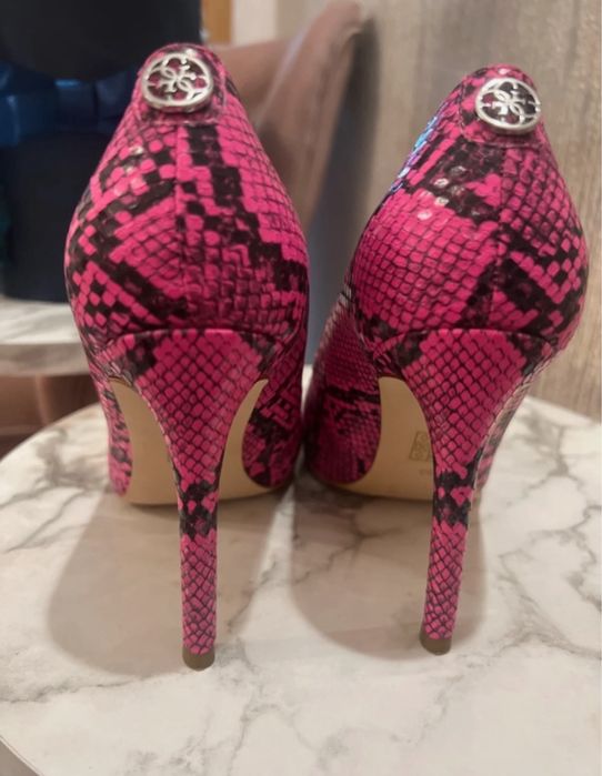 Pantofi Guess marimea 36