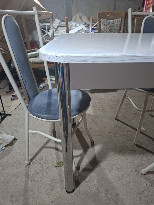 Продам стол и стулья