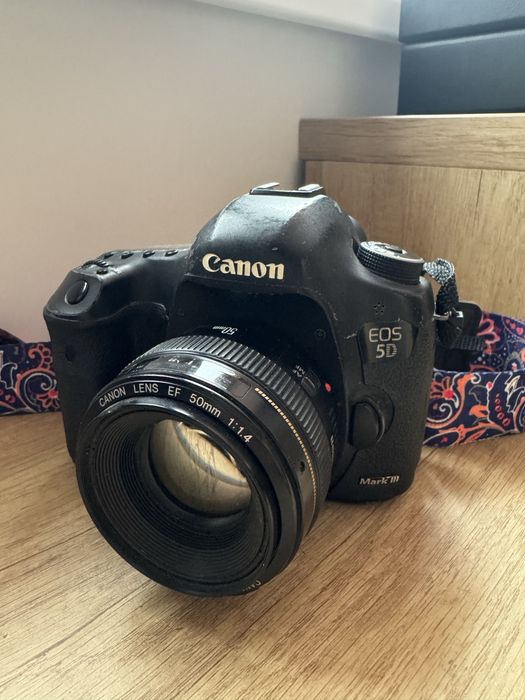 Canon EOS 5D Mark III + obiectiv Canon EF 50mm f1/4