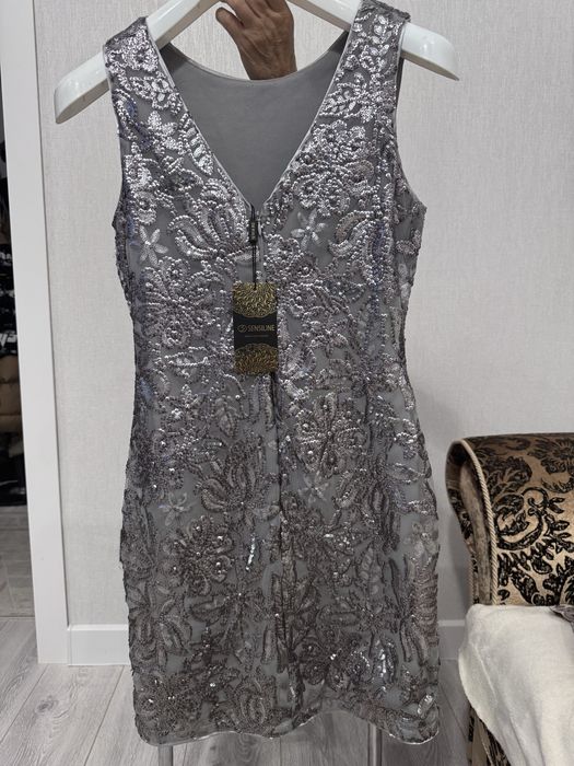 Продам недорого новые платья