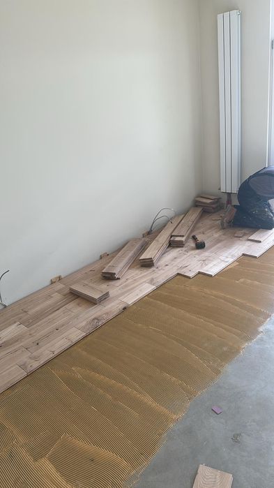 Montaj parchet laminat , stratificat,SPC,LVT,masiv – rapid și profesionist