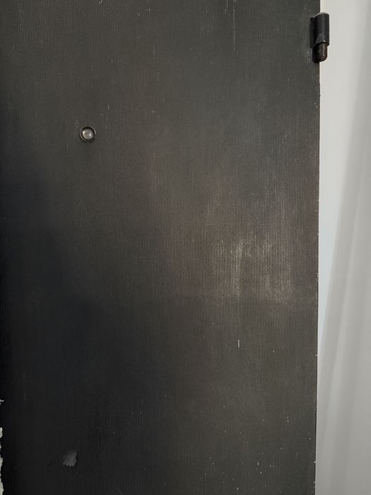 Продам дверь входную срочно