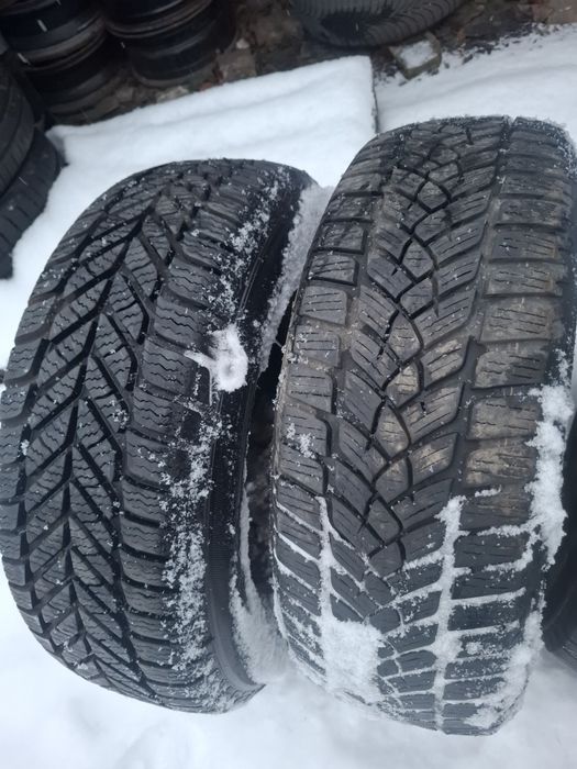 Vand 1 sau 2 sau 4 anvelope 205 65 15 de iarna nus perechi