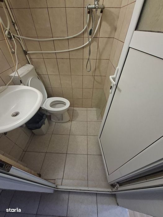Garsonieră cu Baie, Podu Roș - Cantemir, Etaj 1
