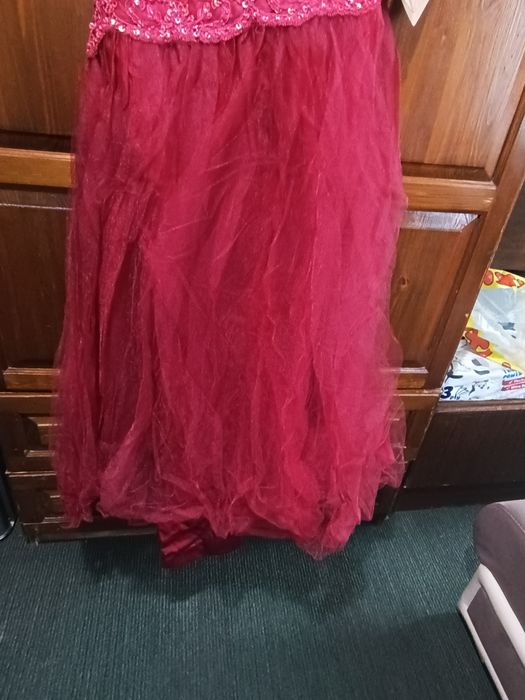 Предлагам дамска Бална рокля нова