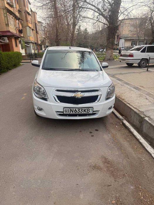 Продам кобалт ат 2022 год цвет белый,  метан