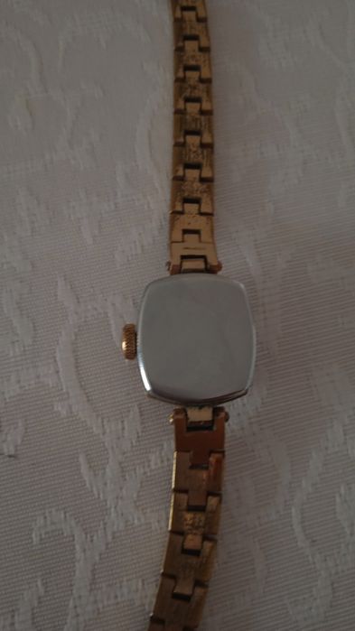 Продам женские часы Заря