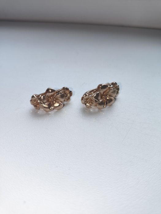 продам золотые серьги 585 пр