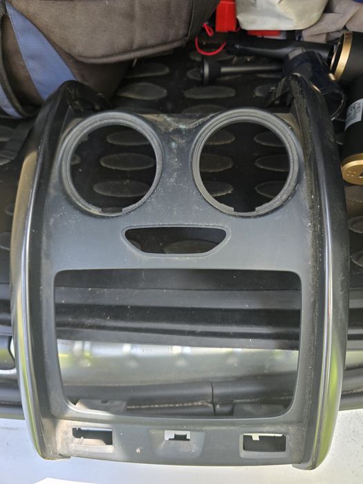 Vand navigație Duster + consola