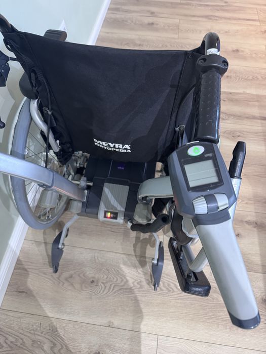 Scaun cu rotile electric