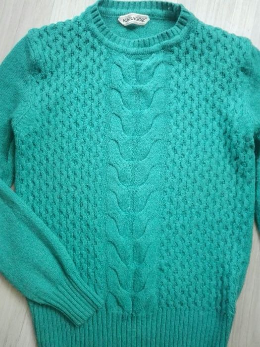 Дебел син пуловер