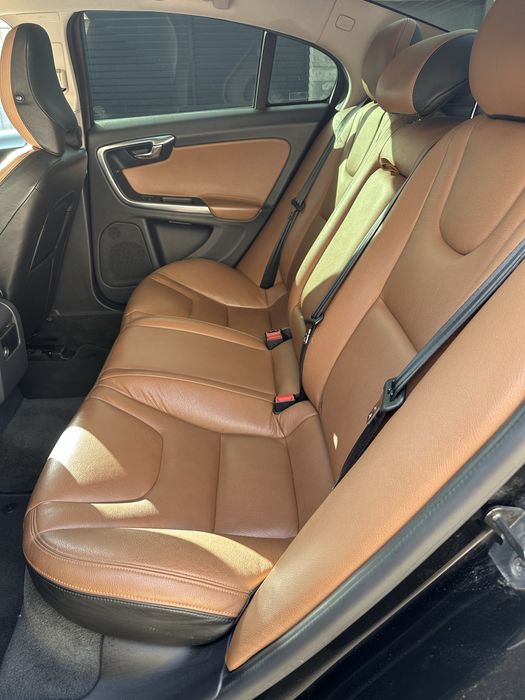 Volvo S60 2L 163CP ǐntretinuta, revizii la timp, piele