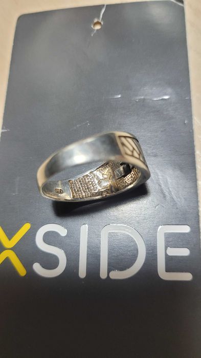 Продам серебряное кольцо-печатку