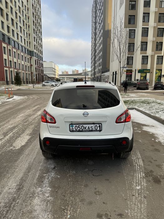 Сатамын көлікті Nissan Qashqai