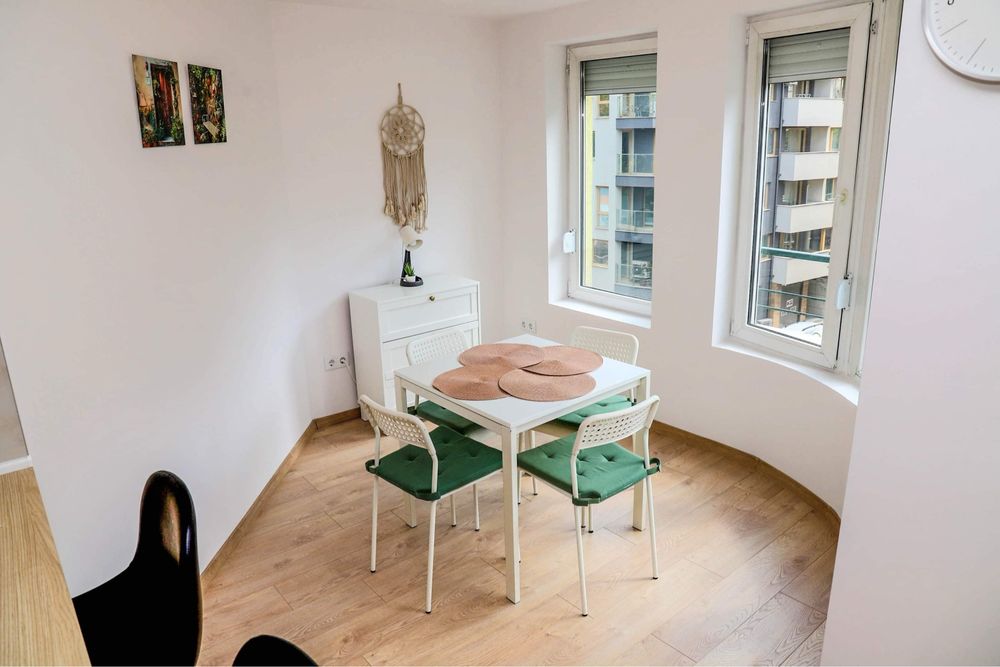 Дава се под наем Едностаен апартамент в Благоевград, Идеален център - 56 кв.м за 459 € - Снимка #1