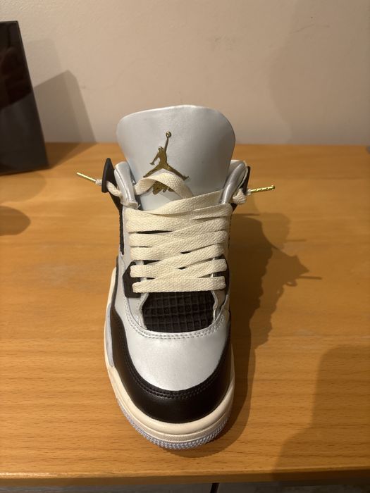 Adidasi Jordan 4 impecabili